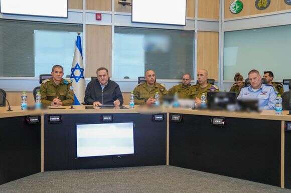 שר הביטחון, ישראל כ"ץ בהערכת מצב בקריה | אריאל חרמוני, משרד הביטחון