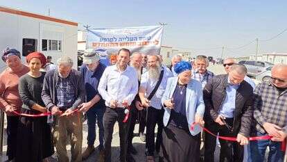 גזירת הסרט בשכונה החדשה בחומש עם מגורשי חומש שחזרו לביתם ואנשי חומש תחילה | רועי חדי