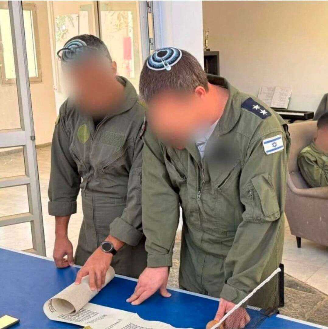 סא"ל ה', בעלה של נ', קורא מגילת אסתר בפורים בין הגיחות לאיראן | דובר צה"ל