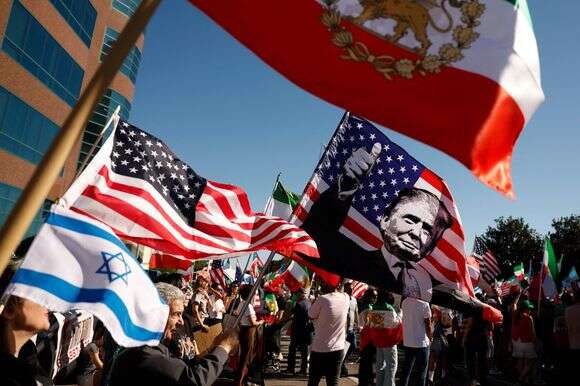 הפגנה של גולים איראנים, תומכי ישראל וארה"ב, בלוס־אנג'לס | איי.אף.פי הפגנה של גולים איראנים, תומכי ישראל וארה"ב, בלוס־אנג'לס | איי.אף.פי