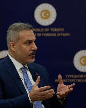 שר החוץ של טורקיה, האקאן פידאן, נואם במהלך ראיון לסוכנות הידיעות AP באנקרה | AP/חליל חמרה
