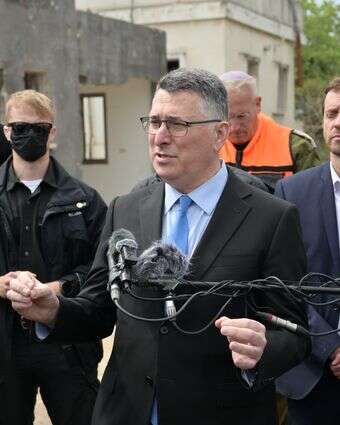 שר החוץ סער בזרזיר | שלומי אמסלם, לע"מ