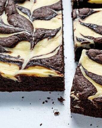 בראוניז עוגת גבינה | סקוט סוצ'מן / עיצוב אוכל מאת ליסה צ'רקסקי עבור הוושינגטון פוסט