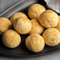 כדורי גבינה חמים בלי קמח חיטה | הוושינגטון פוסט מאת פגי קורמרי