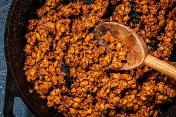 טמפה מפוררת בבישול לטאקו. | עבור הוושינגטון פוסט מאת ריי לופז טמפה מפוררת בבישול לטאקו. | עבור הוושינגטון פוסט מאת ריי לופז