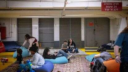 תופסים מחסה במקלט בת"א | מרים אלסטר, פלאש 90