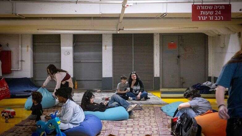 תופסים מחסה במקלט בת"א | מרים אלסטר, פלאש 90