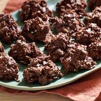 שוקולד, מצות ותמרים: הקינוח הכי קל לפסח | טום מקורקל עבור הוושינגטון פוסט; עיצוב אוכל מאת ג'ינה ניסטיקו עבור הוושינגטון פוסט