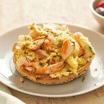 קציצת סלמון וביצים זו מציעה 27 גרם חלבון למנה | Tom McCorkle, food styling by Gina Nistico for The Washington Post