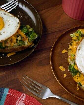 כך הופכים תפוח אדמה אפוי לארוחת בוקר מושלמת | סקוט סוצ'מן; עיצוב אוכל מאת ליסה צ'רקסקי / שניהם עבור הוושינגטון פוסט