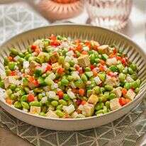 סלט אדממה עם רוטב שומשום-מיסו | טום מקורקל; עיצוב אוכל מאת ג'ינה ניסטיקו / שניהם עבור הוושינגטון פוסט סלט אדממה עם רוטב שומשום-מיסו | טום מקורקל; עיצוב אוכל מאת ג'ינה ניסטיקו / שניהם עבור הוושינגטון פוסט