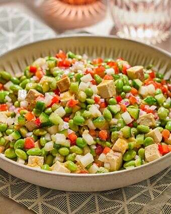 סלט אדממה עם רוטב שומשום-מיסו | טום מקורקל; עיצוב אוכל מאת ג'ינה ניסטיקו / שניהם עבור הוושינגטון פוסט