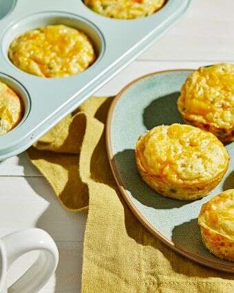 מאפה ביצים עם ירקות וגבינת צ'דר | טום מקורקל עבור הוושינגטון פוסט; עיצוב אוכל מאת ג'ינה ניסטיקו עבור הוושינגטון פוסט מאפה ביצים עם ירקות וגבינת צ'דר | טום מקורקל עבור הוושינגטון פוסט; עיצוב אוכל מאת ג'ינה ניסטיקו עבור הוושינגטון פוסט