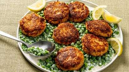 מה קורה כשמוסיפים שקית צ’יפס לקציצות דג? | לורה צ'ייס דה פורמיני עבור הוושינגטון פוסט