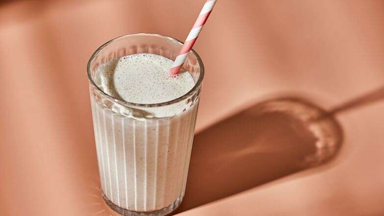 השייק הזה ישאיר אתכם שבעים עד הצהריים – ומוכן ב-5 דקות | טום מקורקל ; עיצוב אוכל מאת ג'ינה ניסטיקו עבור הוושינגטון פוסט