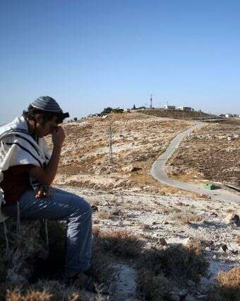 המתפלל נדרש להשהות את ה"אני" החושי לטובת התבוננות פנימית ארוכת נשימה | מתניה טאוסיג, פלאש 90