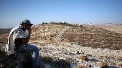 המתפלל נדרש להשהות את ה"אני" החושי לטובת התבוננות פנימית ארוכת נשימה | מתניה טאוסיג, פלאש 90