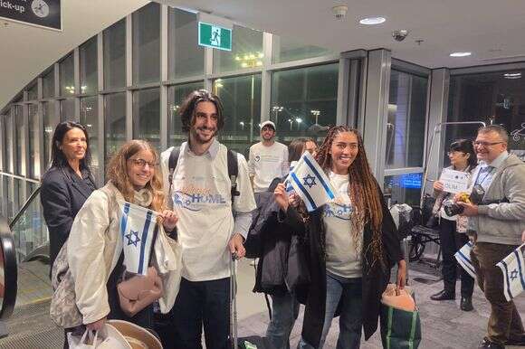 עולים נוחתים בנתב"ג | אלישע חנקין, דוברות משרד העלייה והקליטה