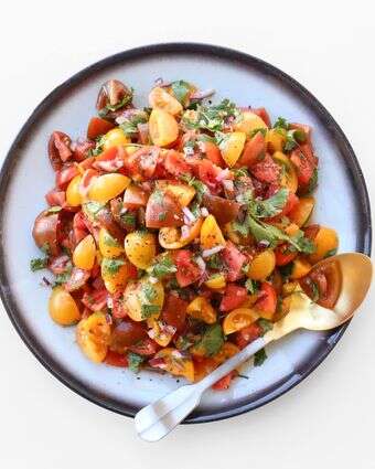 סלט עגבניות ושום | אפרת ליכטנשטט