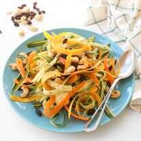 סלט סרטי קישואים וגזר | אפרת ליכטנשטט סלט סרטי קישואים וגזר | אפרת ליכטנשטט