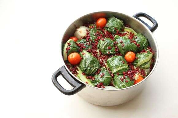 סיר של ממולאים ושוקי עוף מקורמלים | אפרת ליכטנשטט