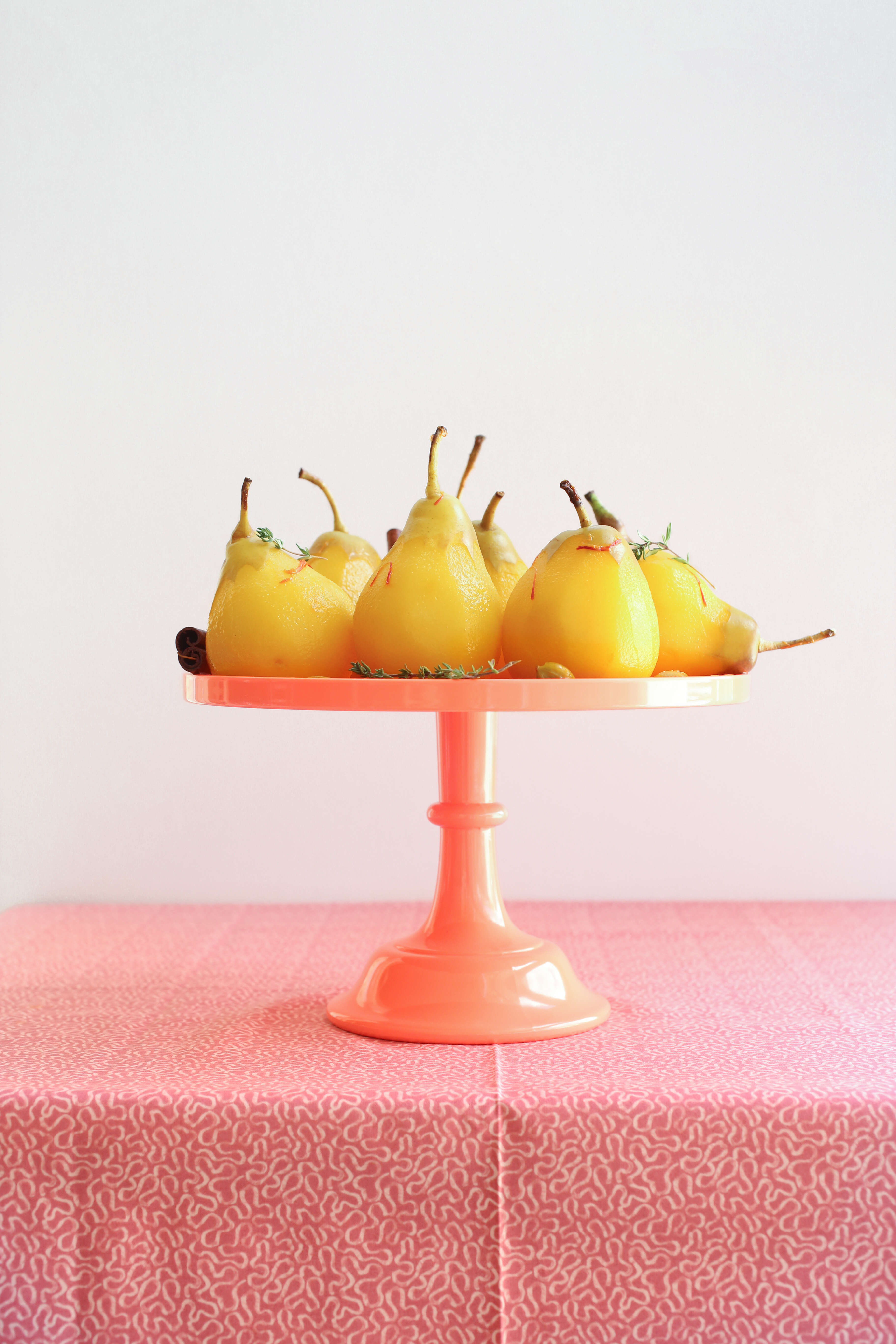 אגסים ביין לבן והל | אפרת ליכטנשטט