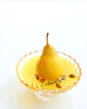 אגסים ביין לבן והל | אפרת ליכטנשטט