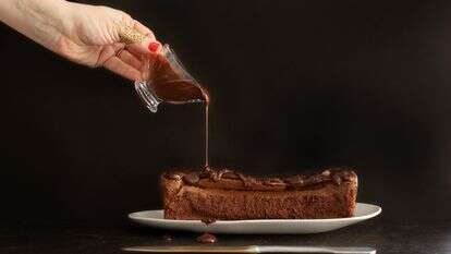 עוגת שוקולד שקדים וקפה מושחתת עם גנאש שוקולד | אפרת ליכטנשטט