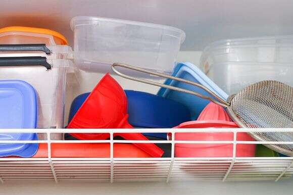 להיפטר מקופסאות ישנות | שאטרסטוק