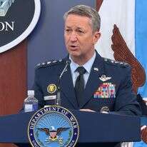 גנרל דן קיין, נואם במהלך תדרוך עיתונאים בפנטגון | AP גנרל דן קיין, נואם במהלך תדרוך עיתונאים בפנטגון | AP