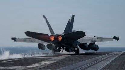 מטוס אמריקני ממריא | פיקוד המרכז של צבא ארה"ב