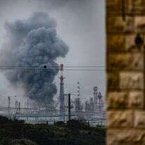 עשן מיתמר בבתי הזיקוק בחיפה | אנתוני הרשקו, TPS