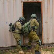 שומרי הגבול דף הבית | אייל מרגולין - ג'יני