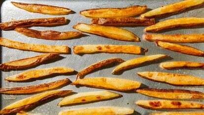 צ'יפס בתנור יכול להיות הבסיס לארוחה מהנה ומשביעה | ריי לופז ; עיצוב אוכל מאת ליסה צ'רקסקי, וושיגנטון פוסט