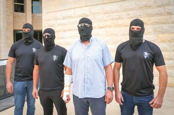 לוחמי כוח 100 מחוץ לבית המשפט העליון, נובמבר 2025 | יונתן זינדל, פלאש 90