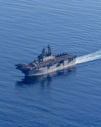 ספינת הסער האמפיבית מסדרת הוואספ USS Boxer (LHD 4) מפליגה באוקיינוס ​​השקט. ארצות הברית פורסת חיילי נחתים נוספים למזרח התיכון, כך דיווחו כלי תקשורת אמריקאיים ב-20 במרץ 2026, מה שעשוי להעיד על מבצע קרקעי קרוב שלושה שבועות לאחר תחילת המערכה האמריקאית-ישראלית נגד איראן. הוול סטריט ג'ורנל דיווח כי וושינגטון פורסת בין 2,200 ל-2,500 חיילי נחתים מקבוצת המוכנות האמפיבית USS Boxer ויחידת המשלוח הימית ה-11 שבסיסה בקליפורניה | AFP