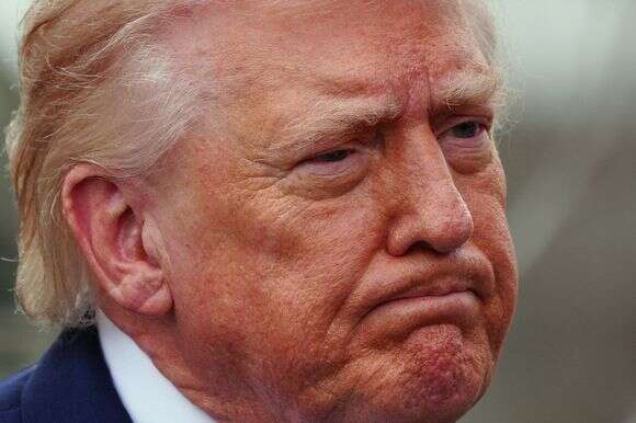 נשיא דונלד טראמפ משוחח עם כתבים לפני יציאתו על סיפון Marine One מהמדשאה הדרומית של הבית הלבן, ביום שישי, 20 במרץ 2026, בוושינגטון | AP/אלכס ברנדון