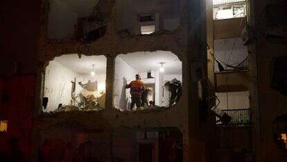 כוחות חילוץ והצלה של פיקוד העורף בזירת הנפילה בערד | דובר צה"ל כוחות חילוץ והצלה של פיקוד העורף בזירת הנפילה בערד | דובר צה"ל