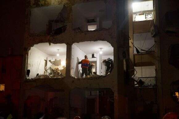 כוחות חילוץ והצלה של פיקוד העורף בזירת הנפילה בערד | דובר צה"ל