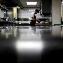 מטבח שף מקצועי, אילוסטרציה | אוליבייה שאסיניול / AFP