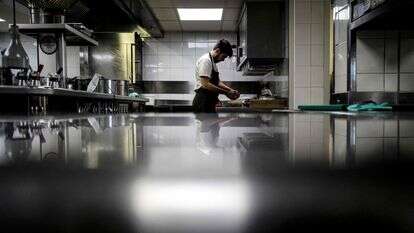 מטבח שף מקצועי, אילוסטרציה | אוליבייה שאסיניול / AFP