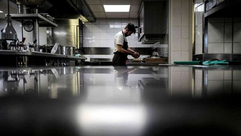 מטבח שף מקצועי, אילוסטרציה | אוליבייה שאסיניול / AFP מטבח שף מקצועי, אילוסטרציה | אוליבייה שאסיניול / AFP