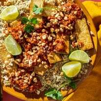 קארי ירוק-קוקוס קינואה עם טופו ורוטב צ'ילי-שום | לורה צ'ייס דה פורמיני עבור הוושינגטון פוסט