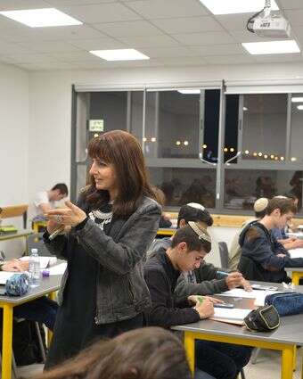 בית ספר תיכון גבעת שמואל לימודי מתמטיקה בשיתוף אוניברסיטת בר אילן | צילום: יוסי זליגר בית ספר תיכון גבעת שמואל לימודי מתמטיקה בשיתוף אוניברסיטת בר אילן | צילום: יוסי זליגר