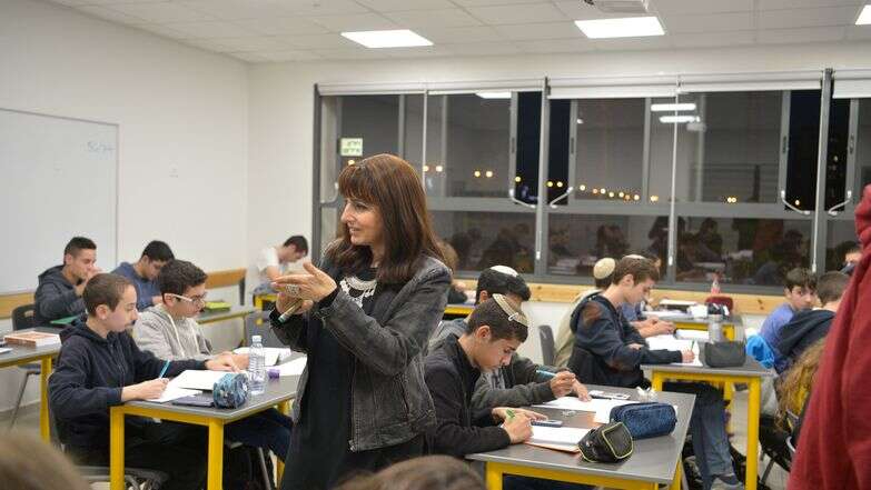 בית ספר תיכון גבעת שמואל לימודי מתמטיקה בשיתוף אוניברסיטת בר אילן | צילום: יוסי זליגר בית ספר תיכון גבעת שמואל לימודי מתמטיקה בשיתוף אוניברסיטת בר אילן | צילום: יוסי זליגר