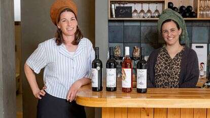 נטע לקס (ימין) ויסכה גלושטיין (שמאל) | נעמה שטרן