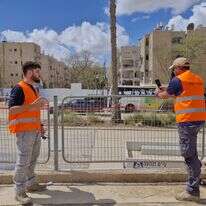 מתנדבים בזירת הנפילה בערד | השומר החדש