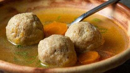 קניידלך ממולאים בכבד קצוץ | שאטרסטוק