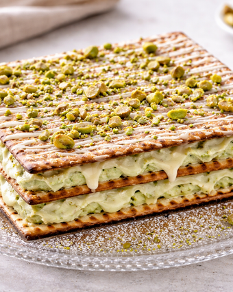 מילפיי מצות ופיסטוק | Dall-E