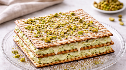 מילפיי מצות ופיסטוק | Dall-E